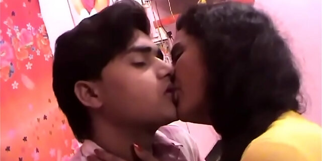 aunty,bhabhi,boyfriend,desi,exotic,hot,indian,kissing