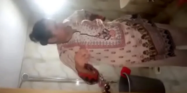 bathing,bhabhi,exotic,indian,pakistani,wife